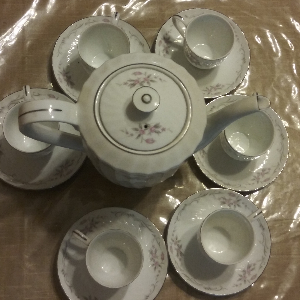 Tea set GENUINE PORCELAIN CHINA